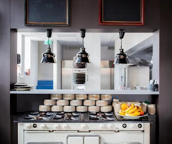 アパートホテル Zeezicht 4*