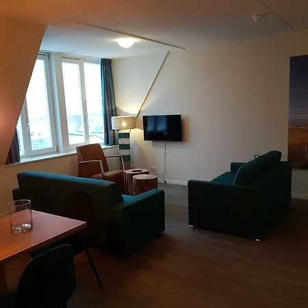 Zeezicht Apartahotel 4*